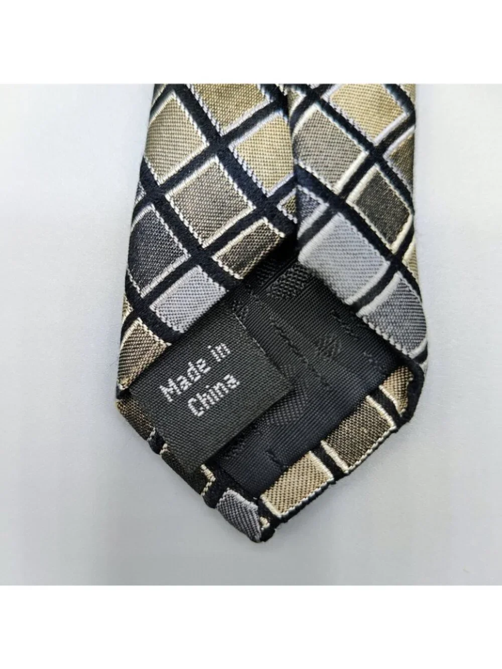 Perry Ellis Portfolio Mens Geometric Checkered Silk Tie (Fair/Good Condition)